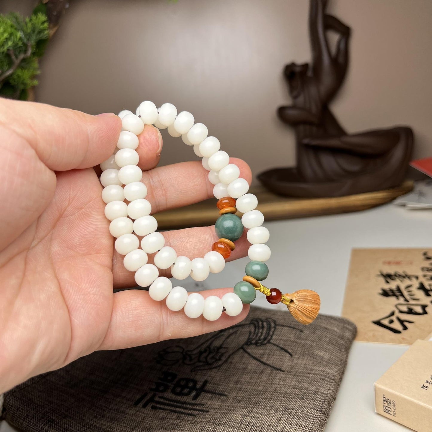 Serenemyst Handmade Bodhi Root Jade Beads Lotus-Pod Pendant Harmony Mala Bracelet
