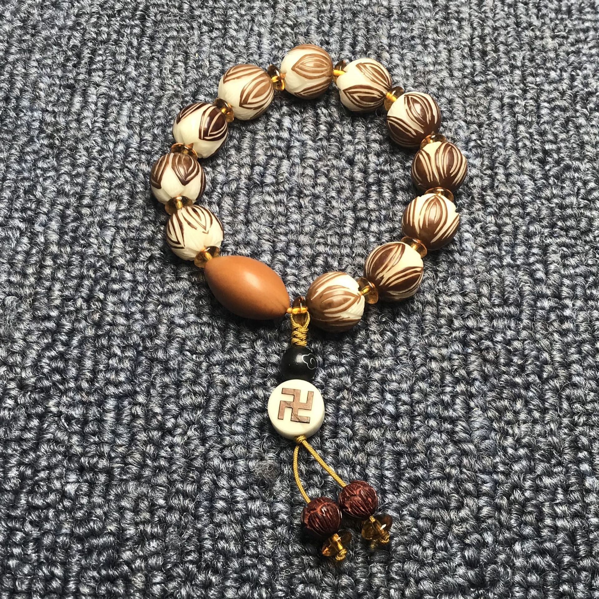 Serenemyst White Jade Bodhi Seed Root Carved Meditation Bracelet