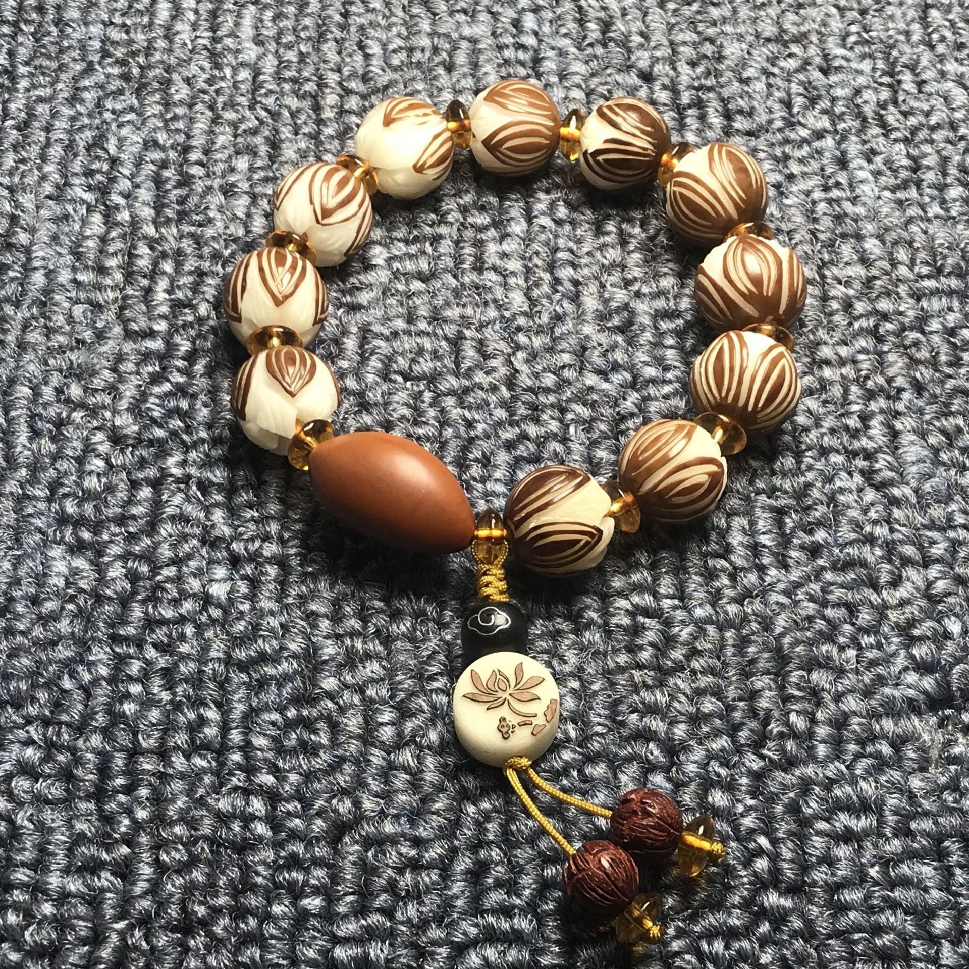 Serenemyst White Jade Bodhi Seed Root Carved Meditation Bracelet